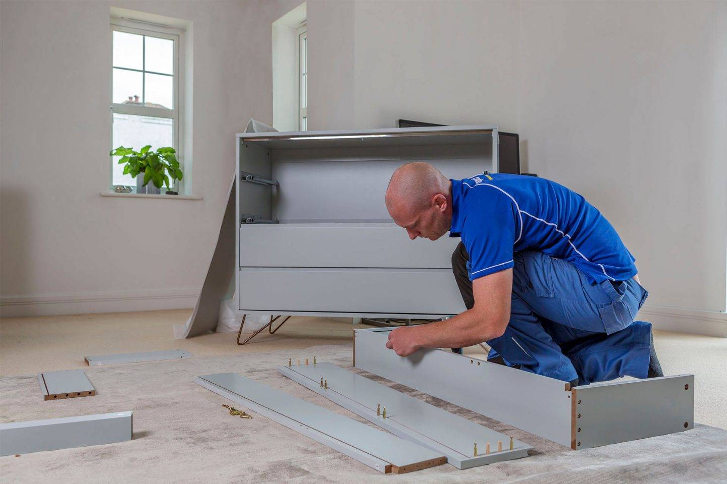 Delivery and Assembly Services at Qinovux